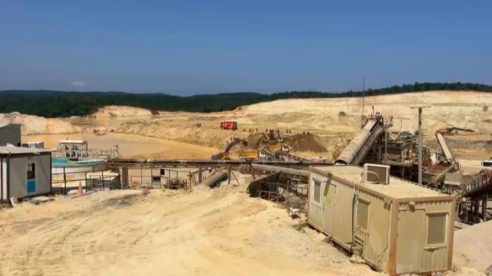 İstanbul'da Kum Ocağında Feci Kaza: Operatör Hayatını Kaybetti