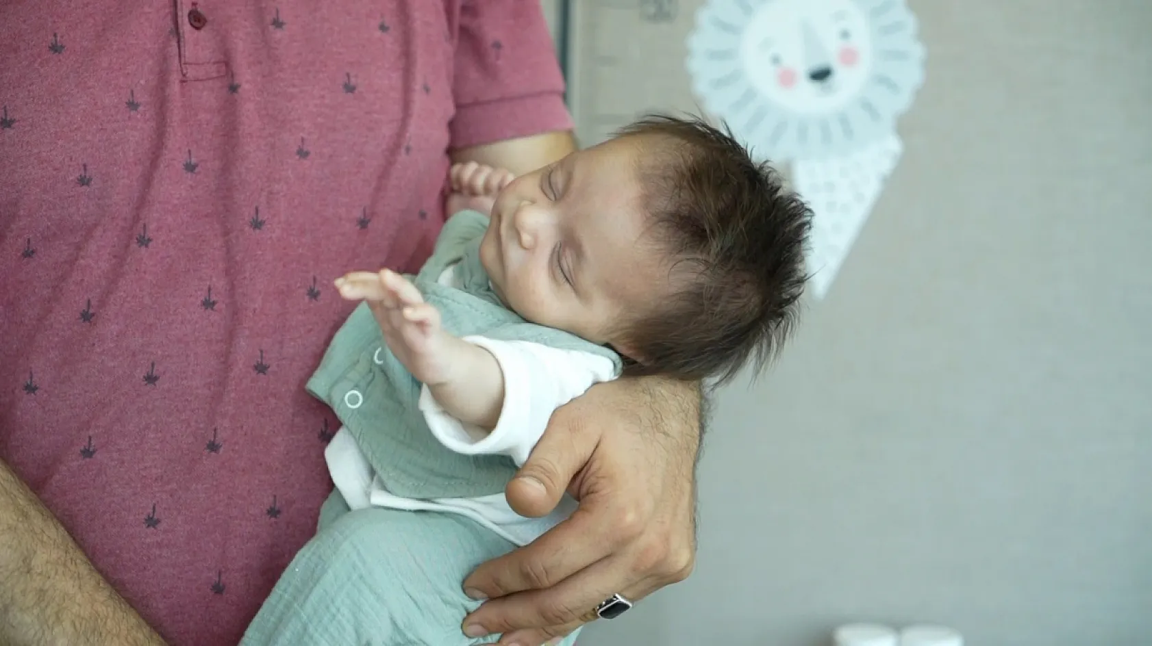 Ameliyat edilen 5 günlük bebek, 400 gramlık tümörün çıkarılmasıyla hayata tutundu