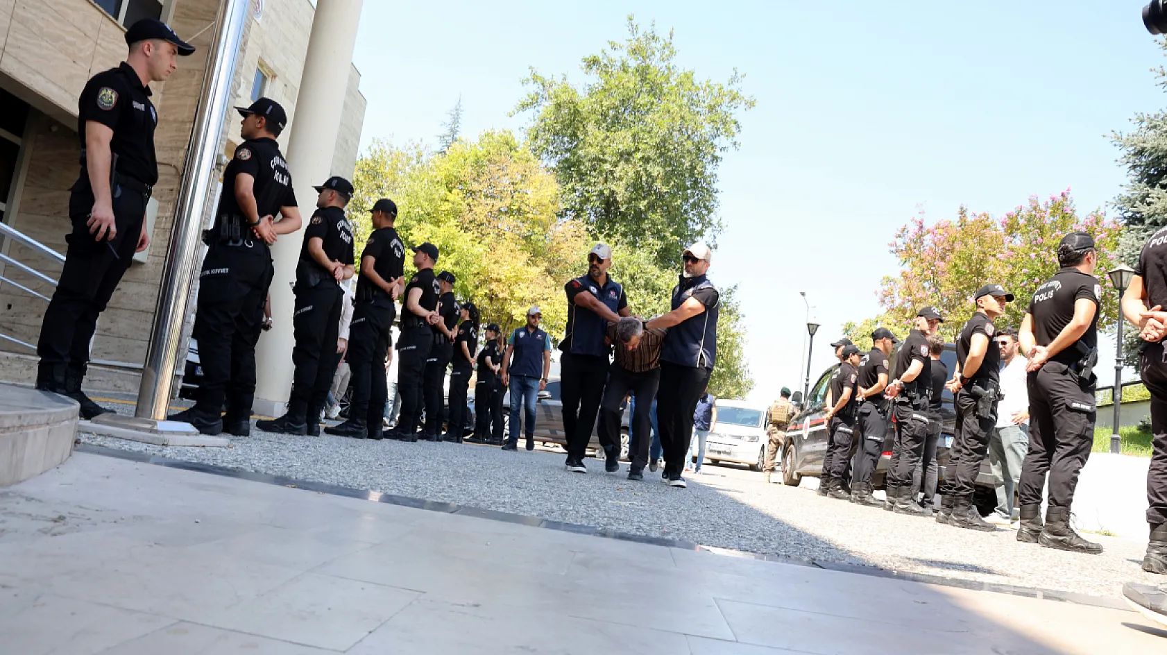 Marmaris suikast girişiminin firari sanığı Muğla'da adliyeye sevk edildi