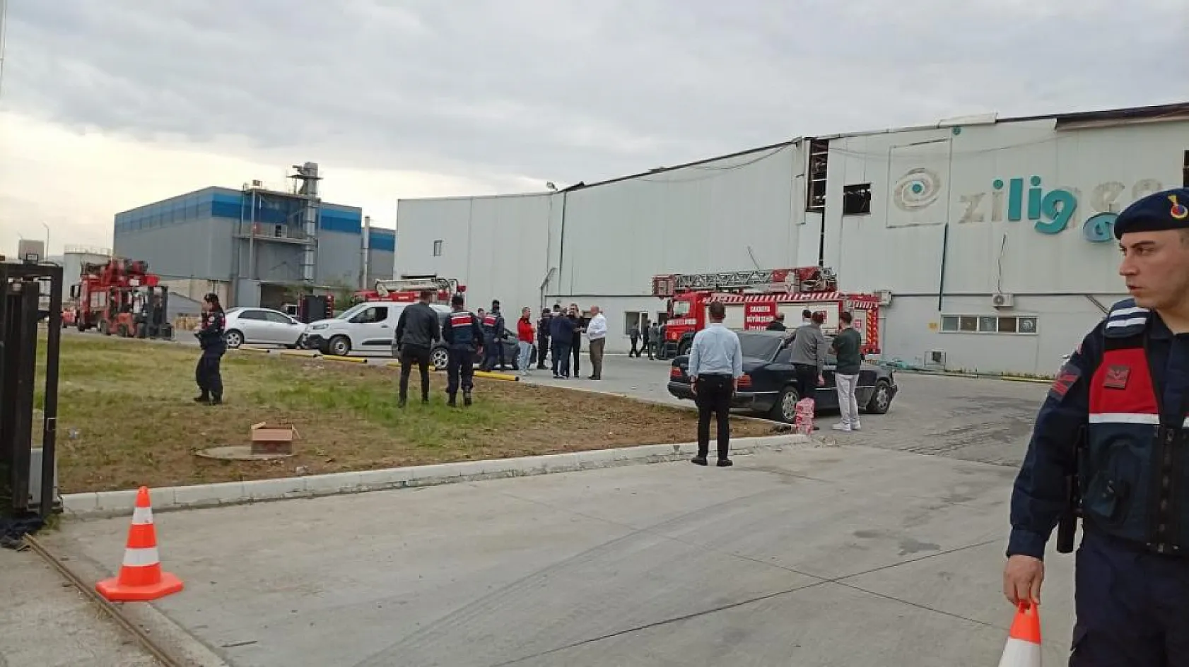 Fabrikanın buhar kazanı patladı, ortalık savaş alanına döndü: 1'i ağır 8 yaralı