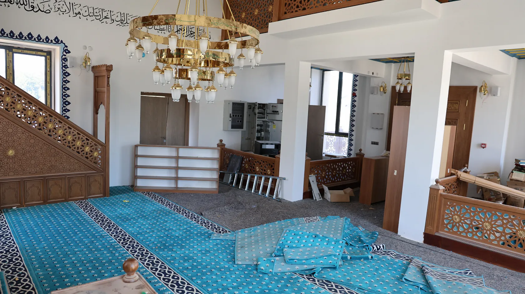 Muğla'da ibadete açılmadan harabeye döndü