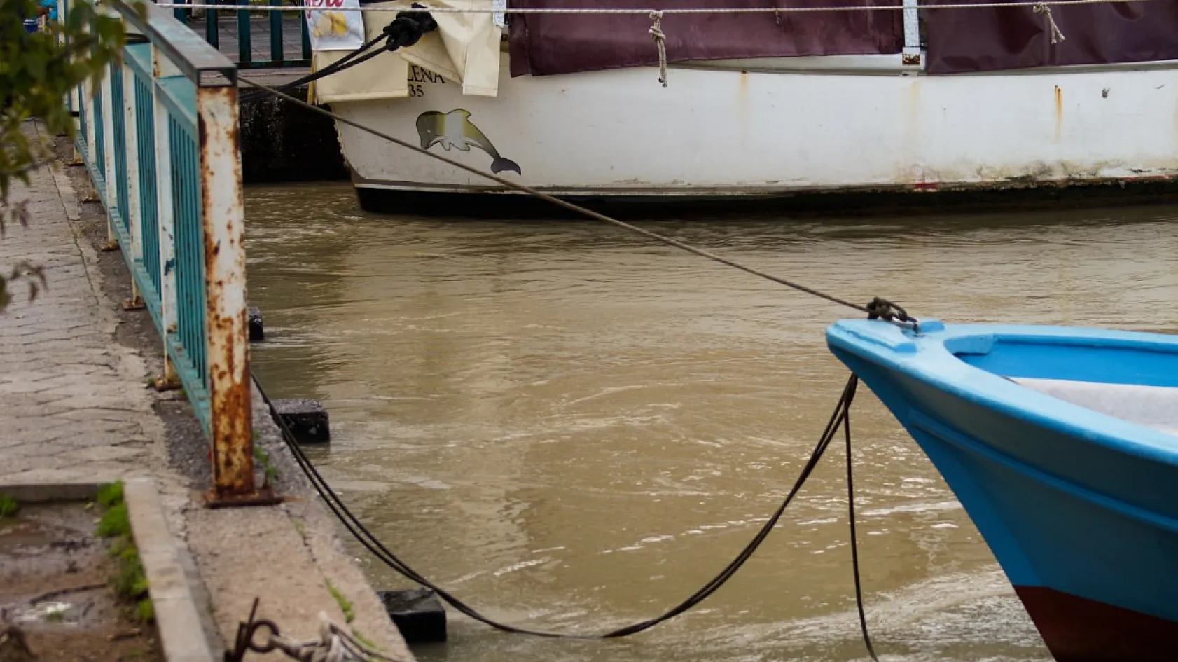 Fethiye Körfezi Çamur Rengini Aldı