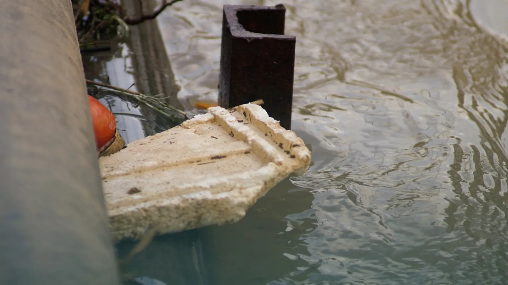 Fethiye Körfezi Çamur Rengini Aldı