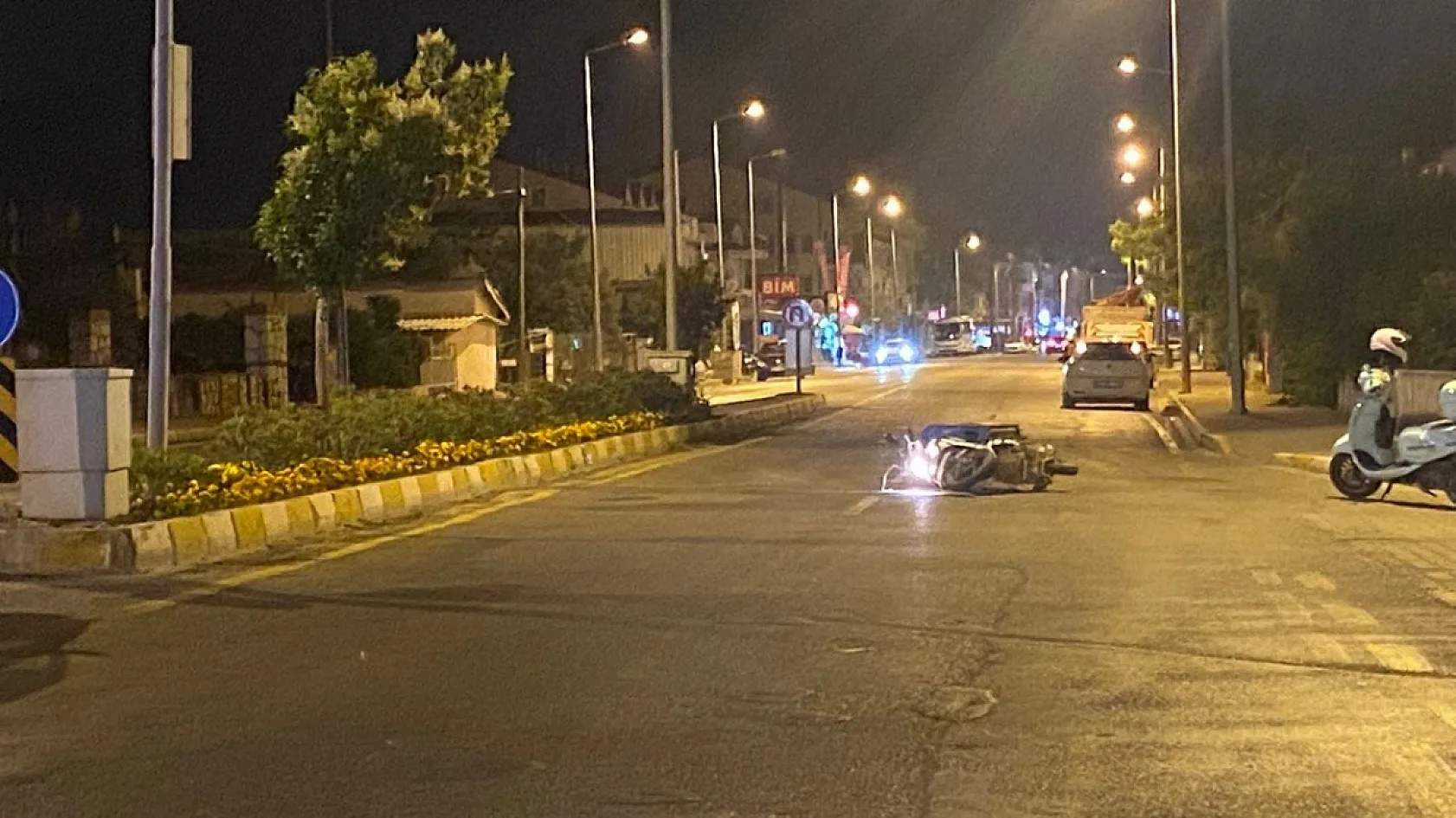 Fethiye'de otomobil Motosikletli kuryeye çarptı: sürücü kaçtı iddiası