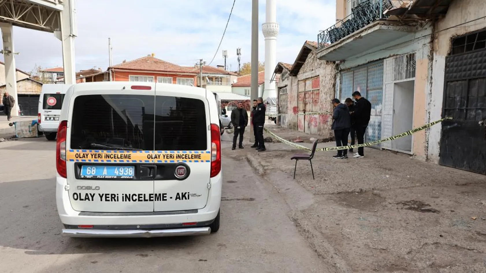 Kız kardeşi ablasını tabancayla öldürülmüş halde buldu