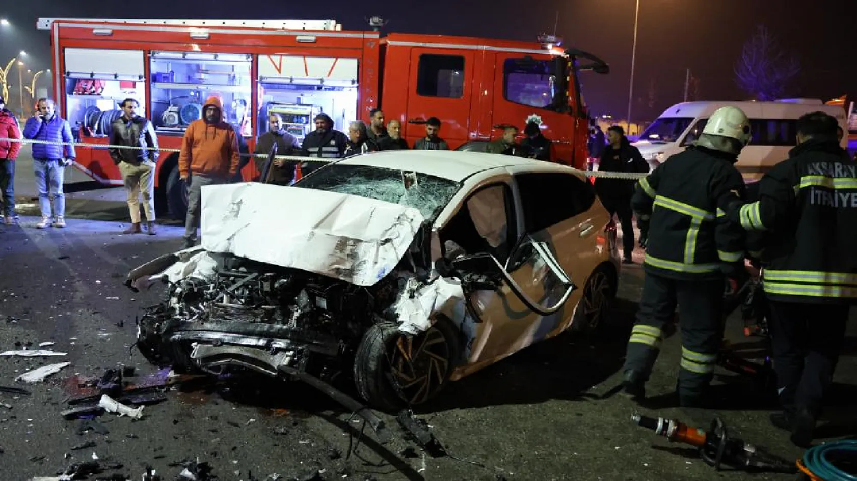 Otomobil ile otobüs çarpıştı: 1 ölü