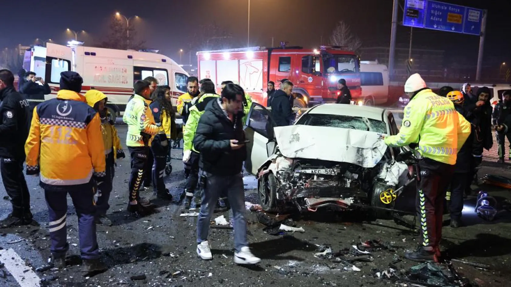 Otomobil ile otobüs çarpıştı: 1 ölü