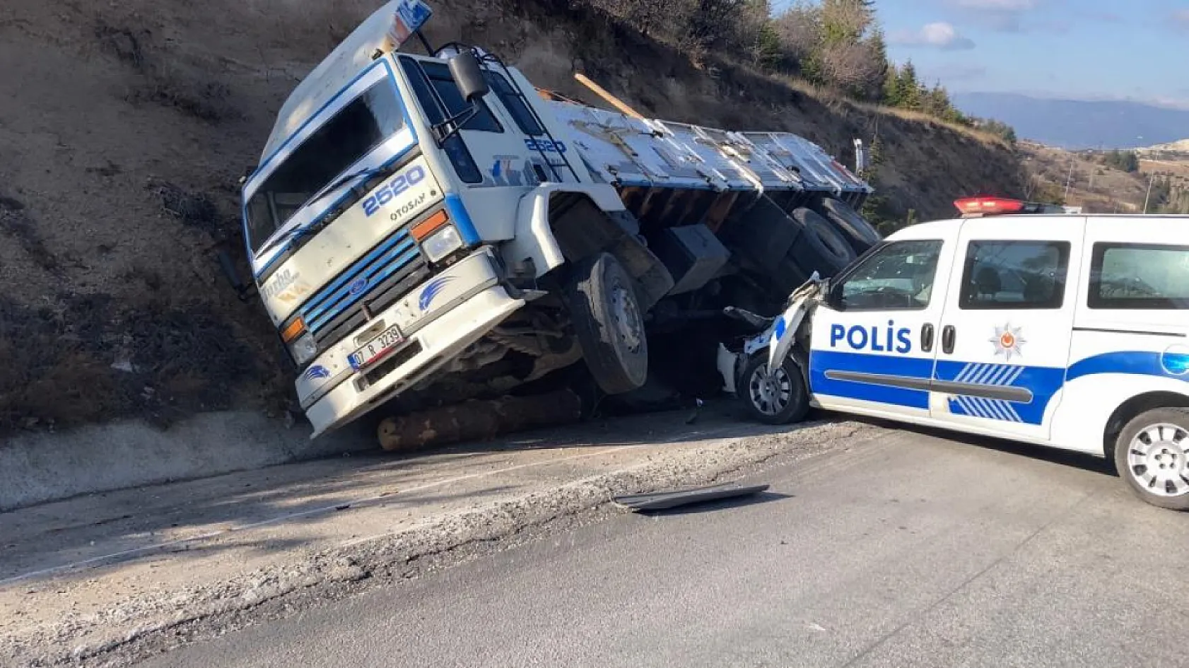 Kamyon ile halk otobüsünün çarpıştığı kazada yaralanan öğrenci o anları anlattı