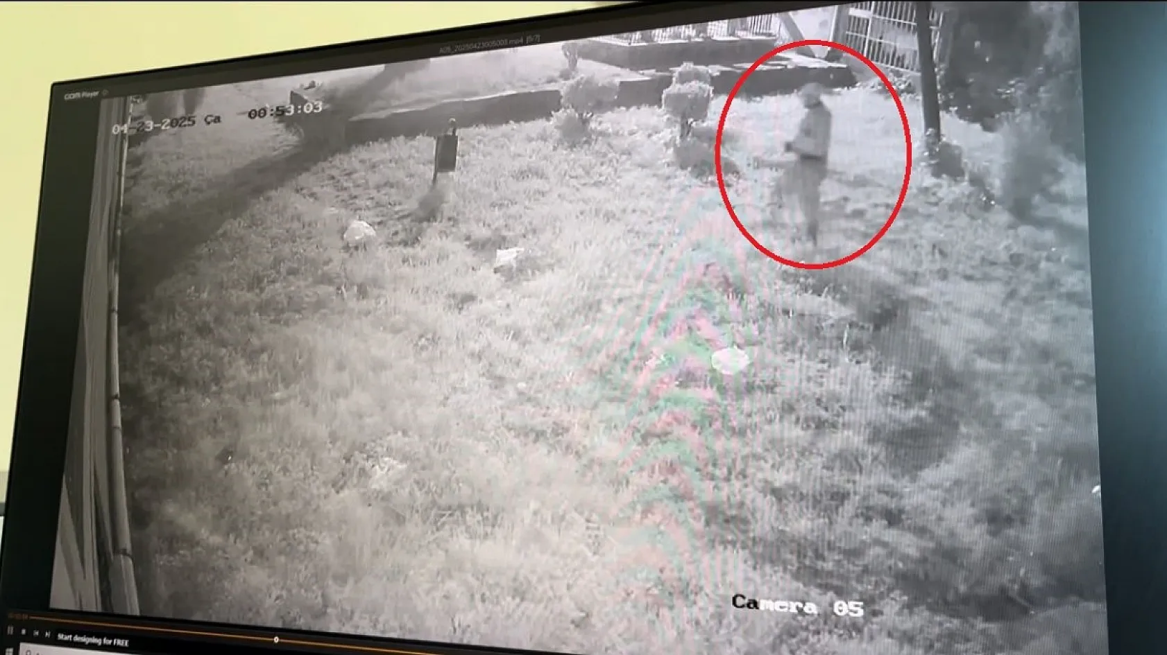 Gece ev soyan sakar hırsız, olay yerinde telefonunu düşürdü