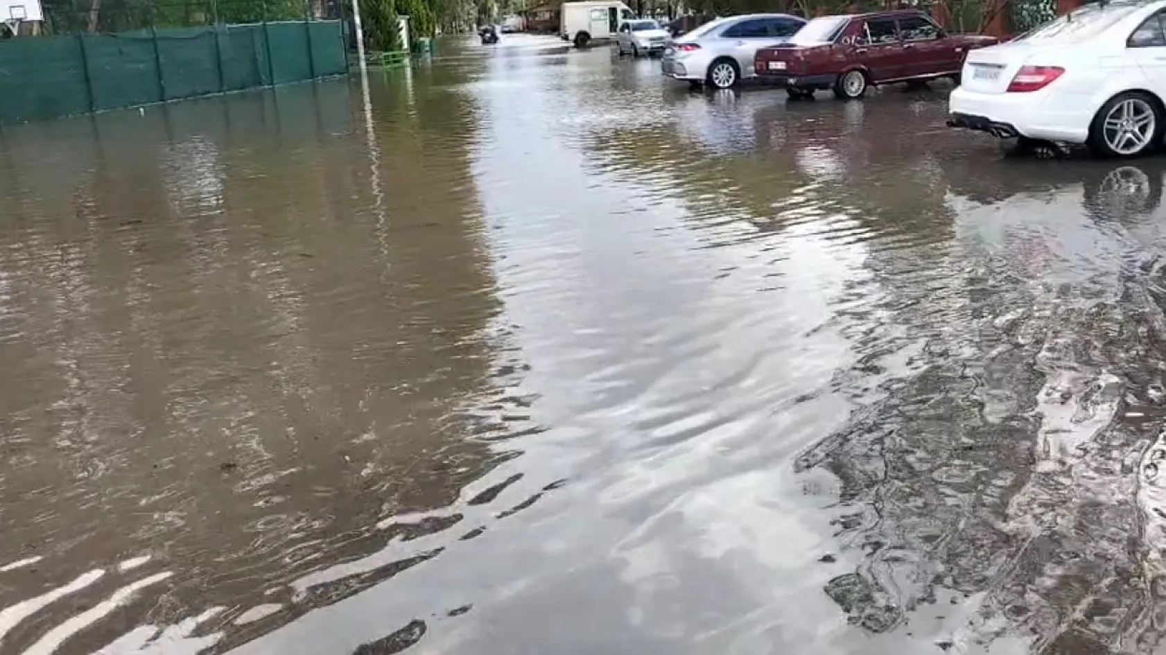 Sokaklar göle döndü, Köyceğiz Gölü yağmurdan nasibini aldı