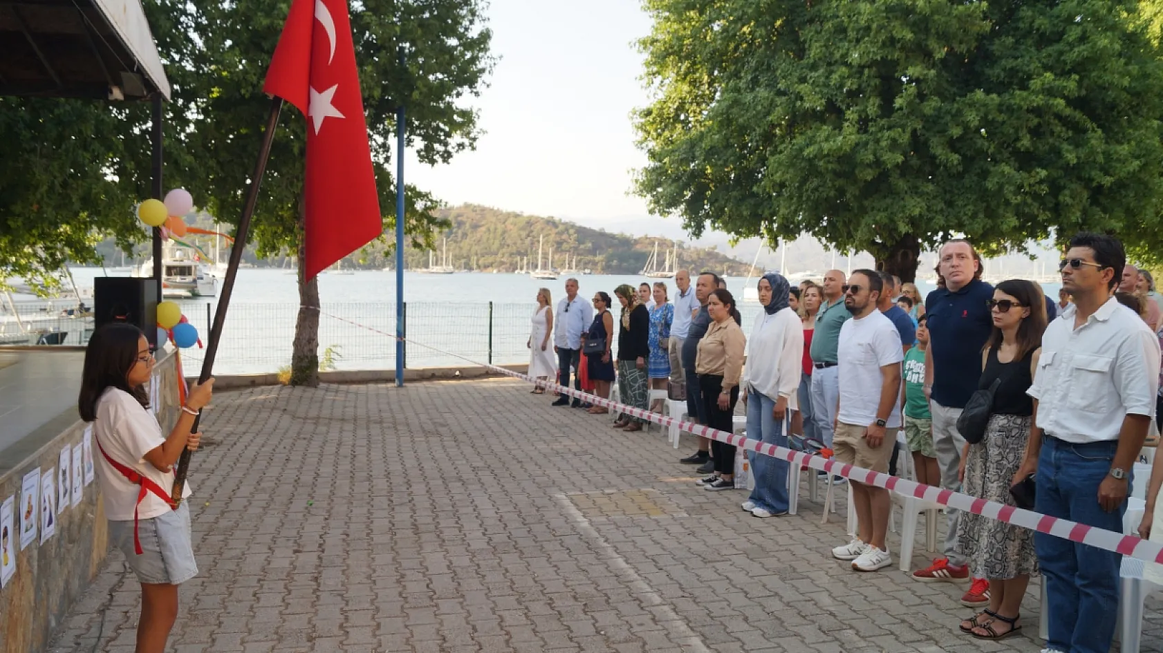 Fethiye'de minik öğrencilerden duygu dolu Okuma Bayramı gösterisi