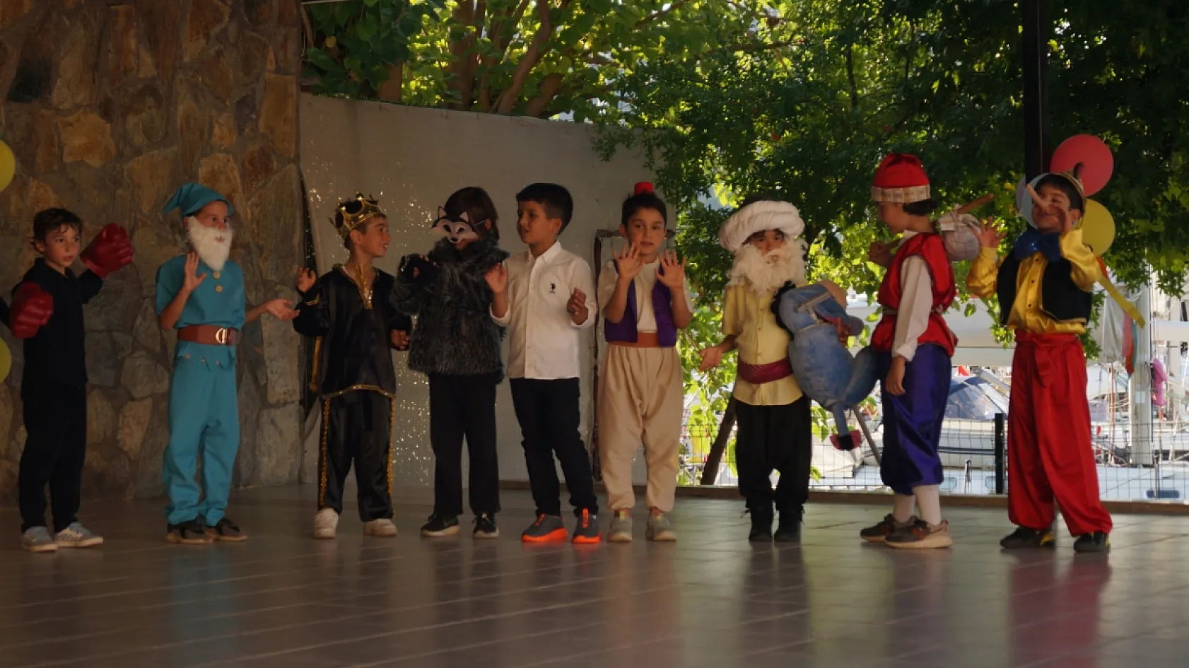 Fethiye'de minik öğrencilerden duygu dolu Okuma Bayramı gösterisi