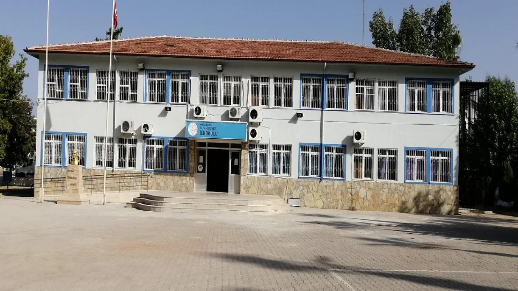 22 Nisan Pazartesi okullar tatil mi?