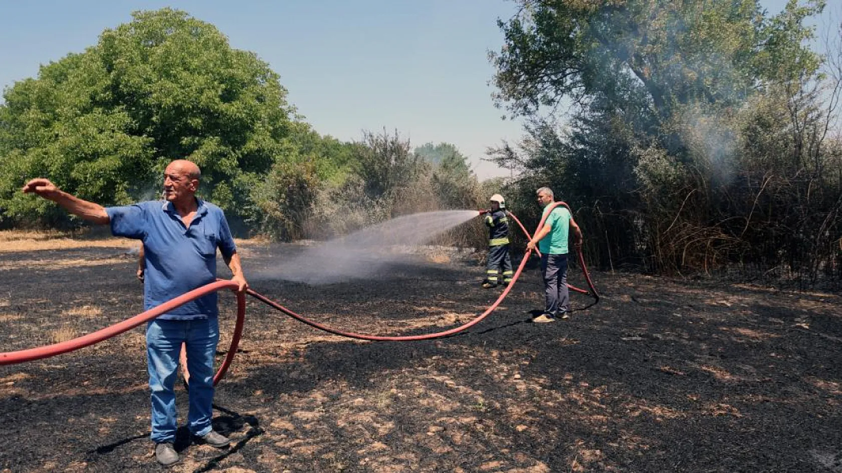 Muğla'da tonlarca saman balyası yandı
