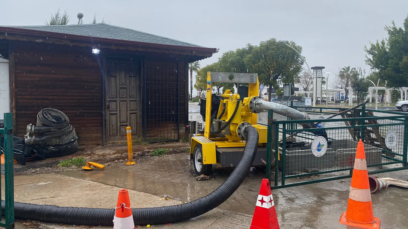 Fethiye Uğur Mumcu Parkı'ndaki yağmur suyu tahliye pompası devrede