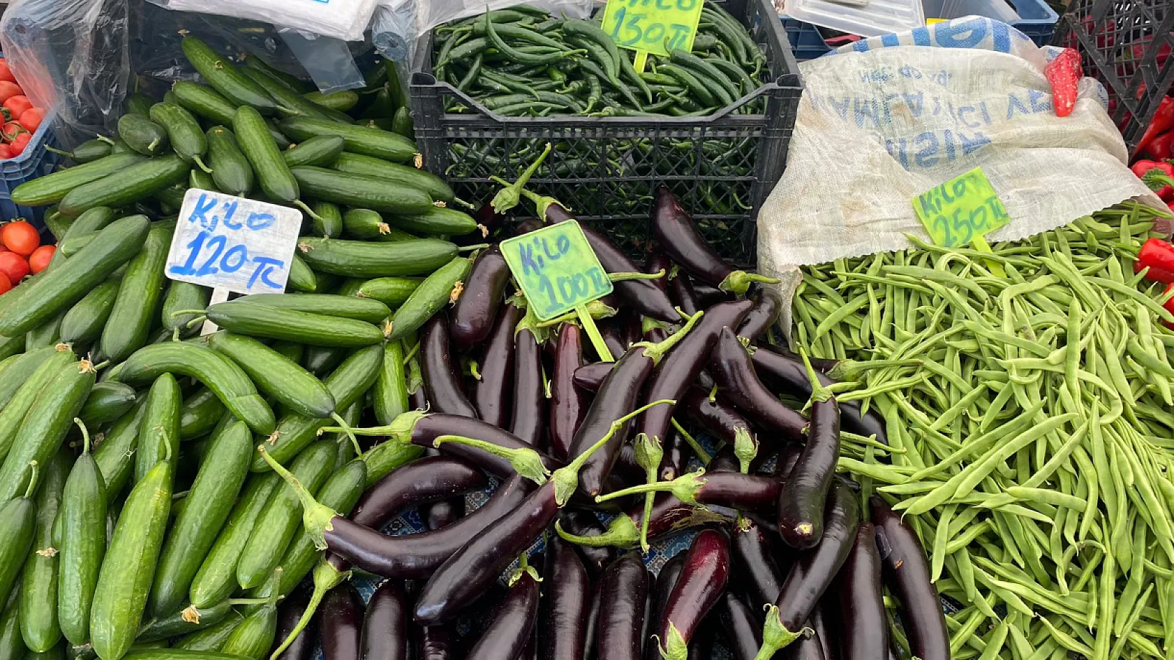 Fethiye Cuma Pazarı'nda güncel fiyat listesi: Meyve ve sebze fiyatları dudak uçuklattı