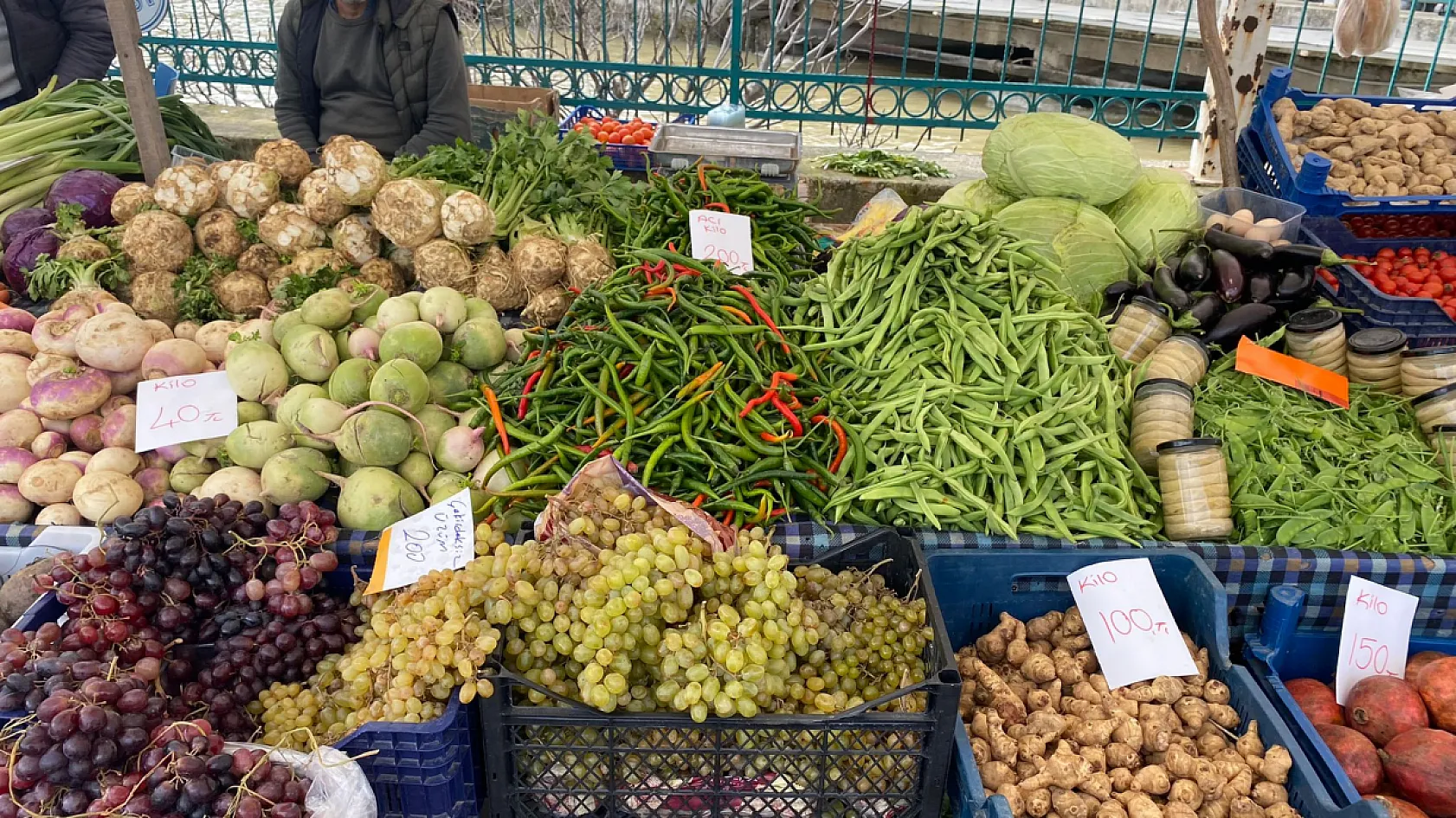 Fethiye Cuma Pazarı'nda güncel fiyat listesi: Meyve ve sebze fiyatları dudak uçuklattı