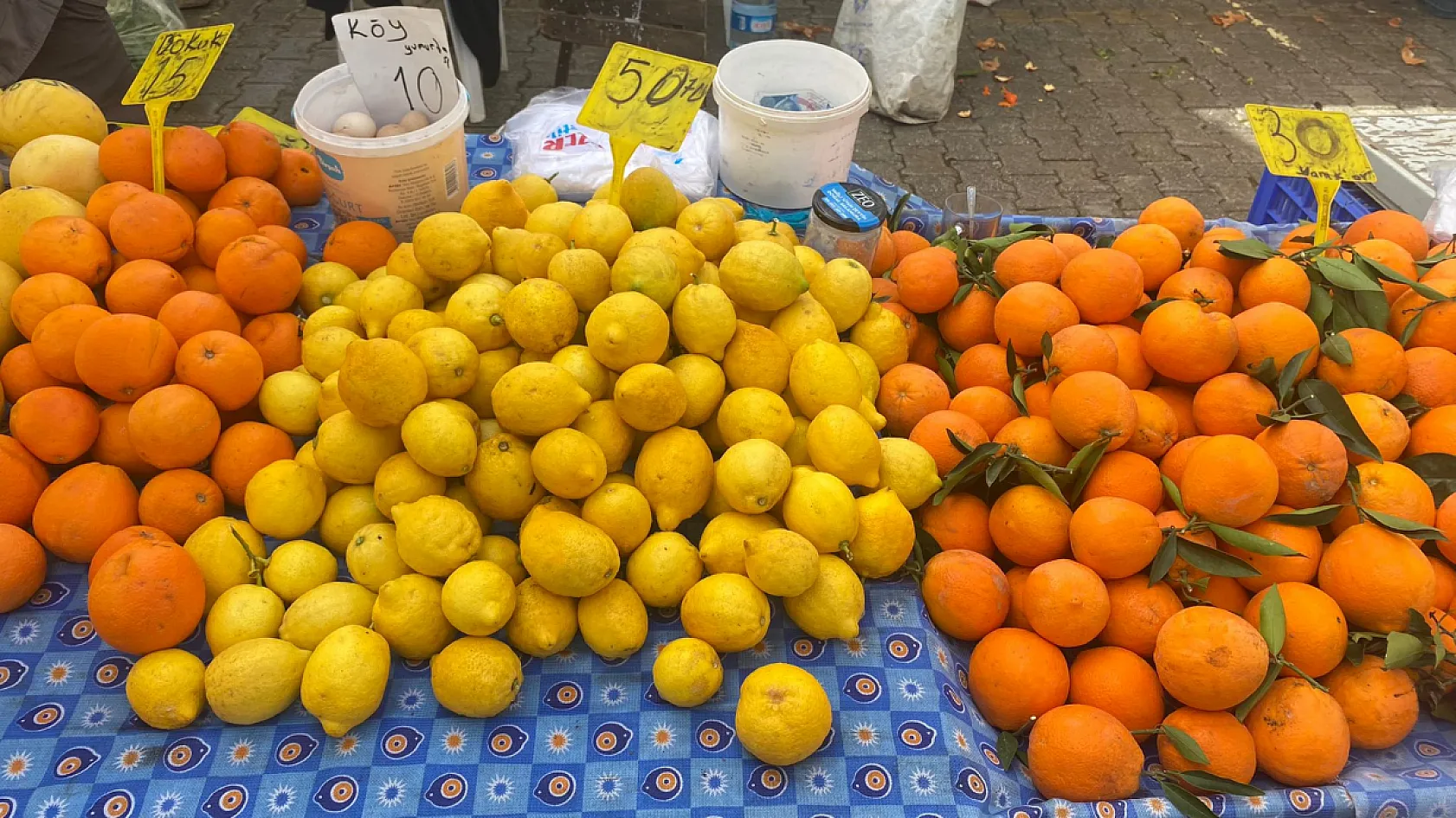 Fethiye Cuma Pazarı'nda üreticiler ürünlerini vatandaşla buluşturdu
