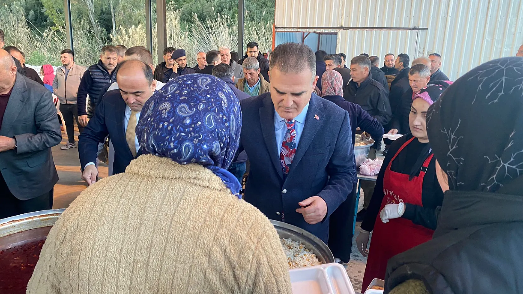 Karadere İftarında Devlet Protokolü Vatandaşlarla Buluştu