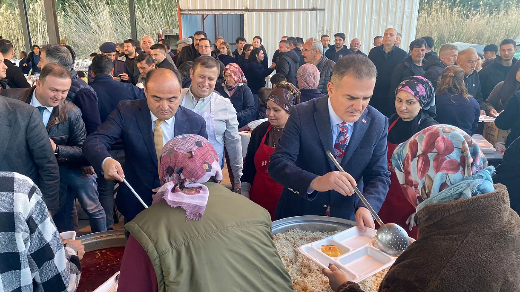 Karadere İftarında Devlet Protokolü Vatandaşlarla Buluştu