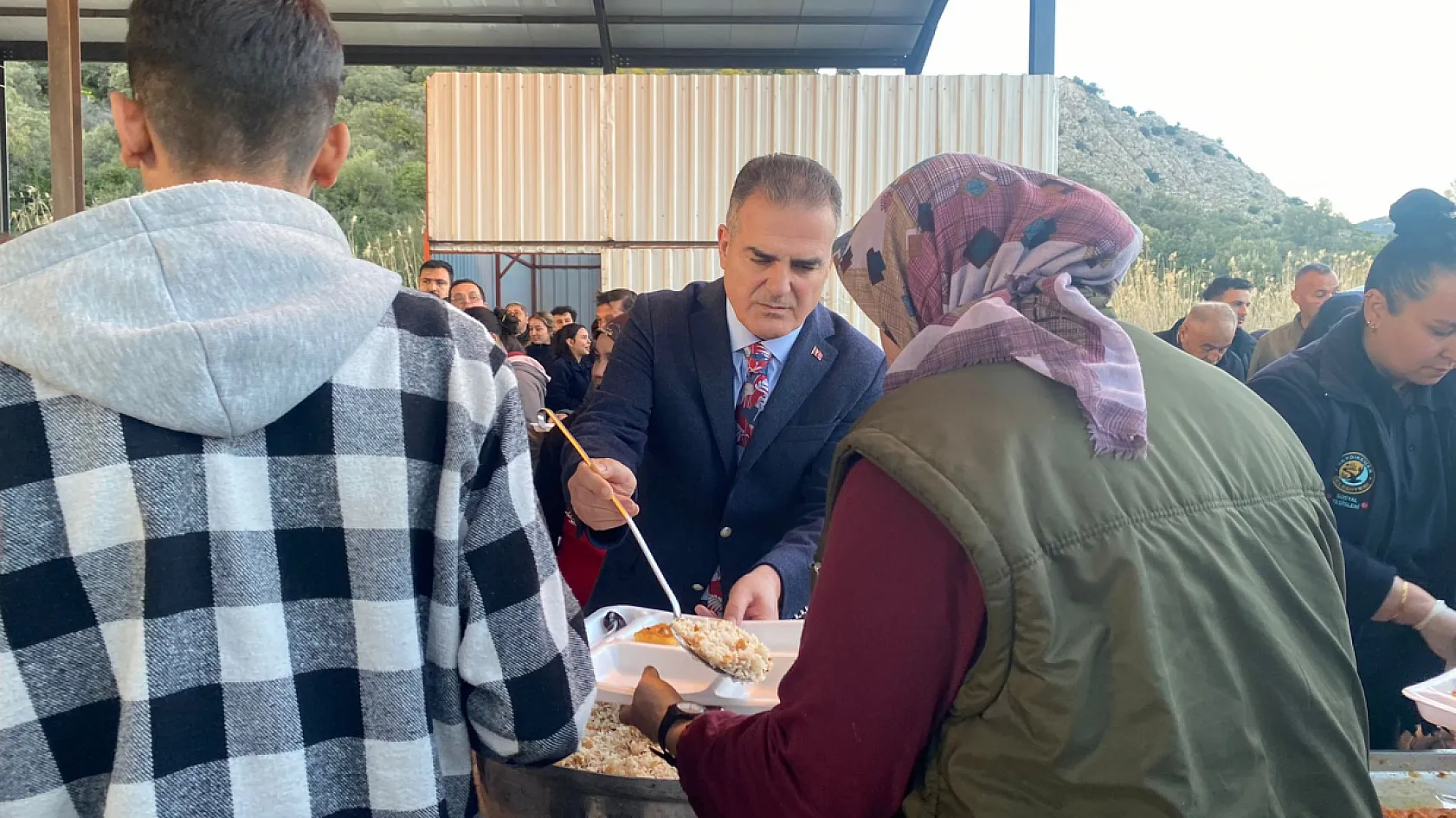 Karadere İftarında Devlet Protokolü Vatandaşlarla Buluştu