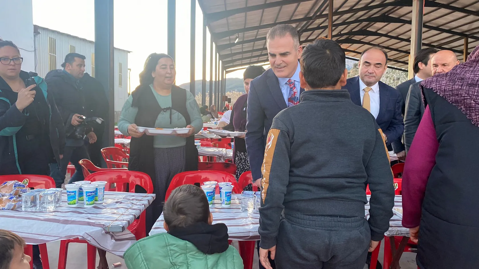Karadere İftarında Devlet Protokolü Vatandaşlarla Buluştu