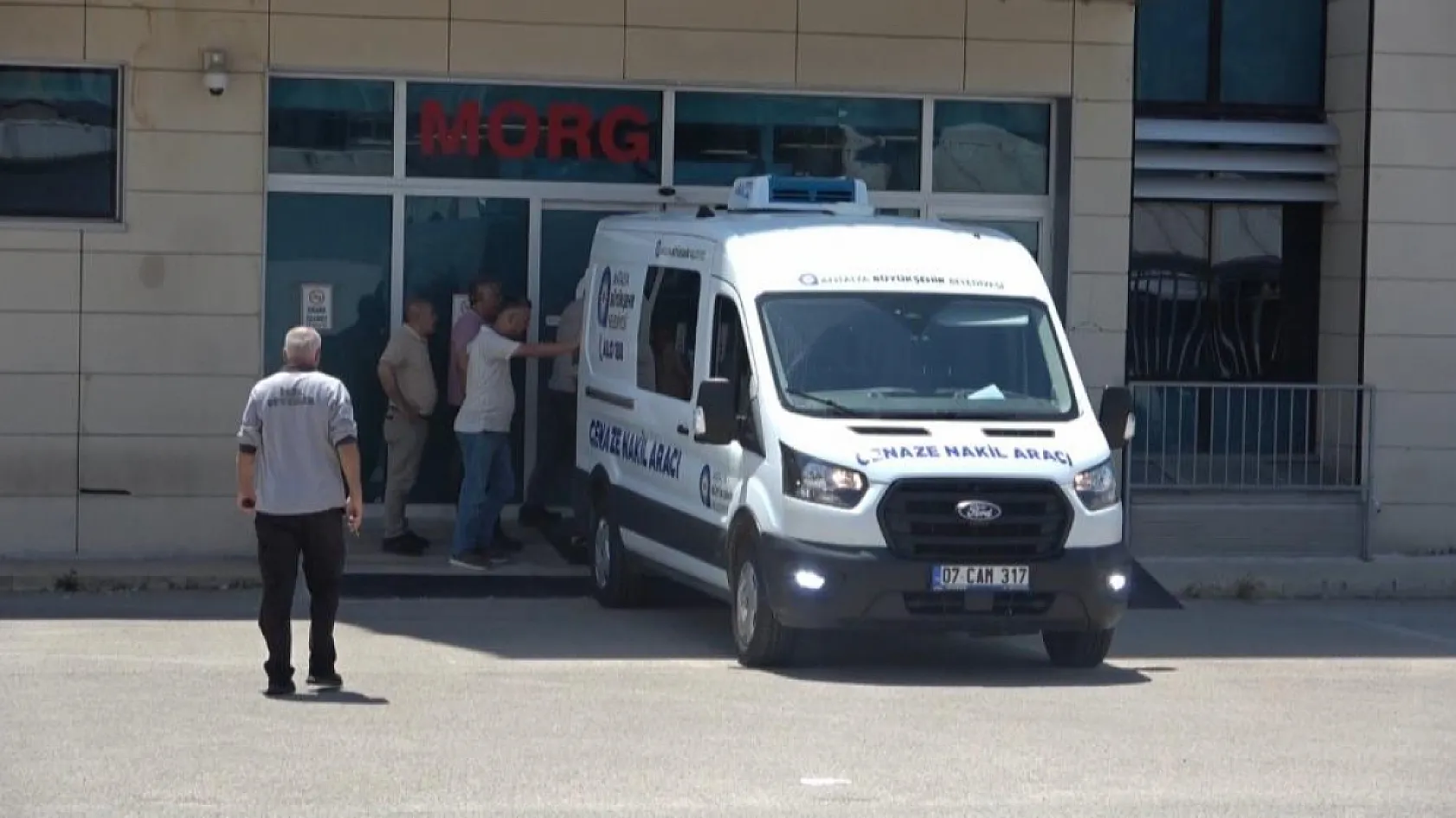 Antalya'da alacak-verecek kavgasında öldürülen adamın oğlu konuştu: 'Borç babamın değildi, suçsuz yere hunharca katledildi'