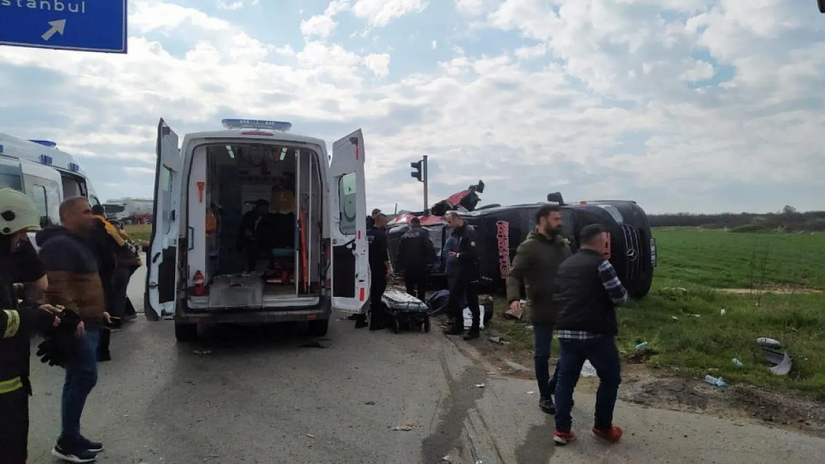 Tır ile yolcu minibüsü çarpıştı çok sayıda ölü ve yaralı var