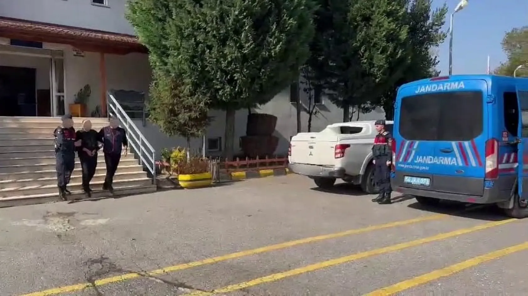 2 yıl peruk ve takma isimle kaçan katil zanlısı jandarma ekiplerince yakalandı