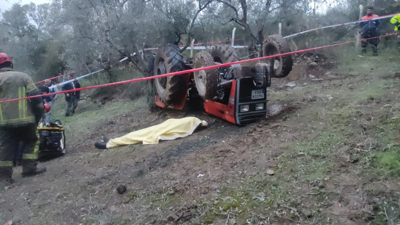 Devrilen traktörün altında kalan yaşlı adam hayatını kaybetti