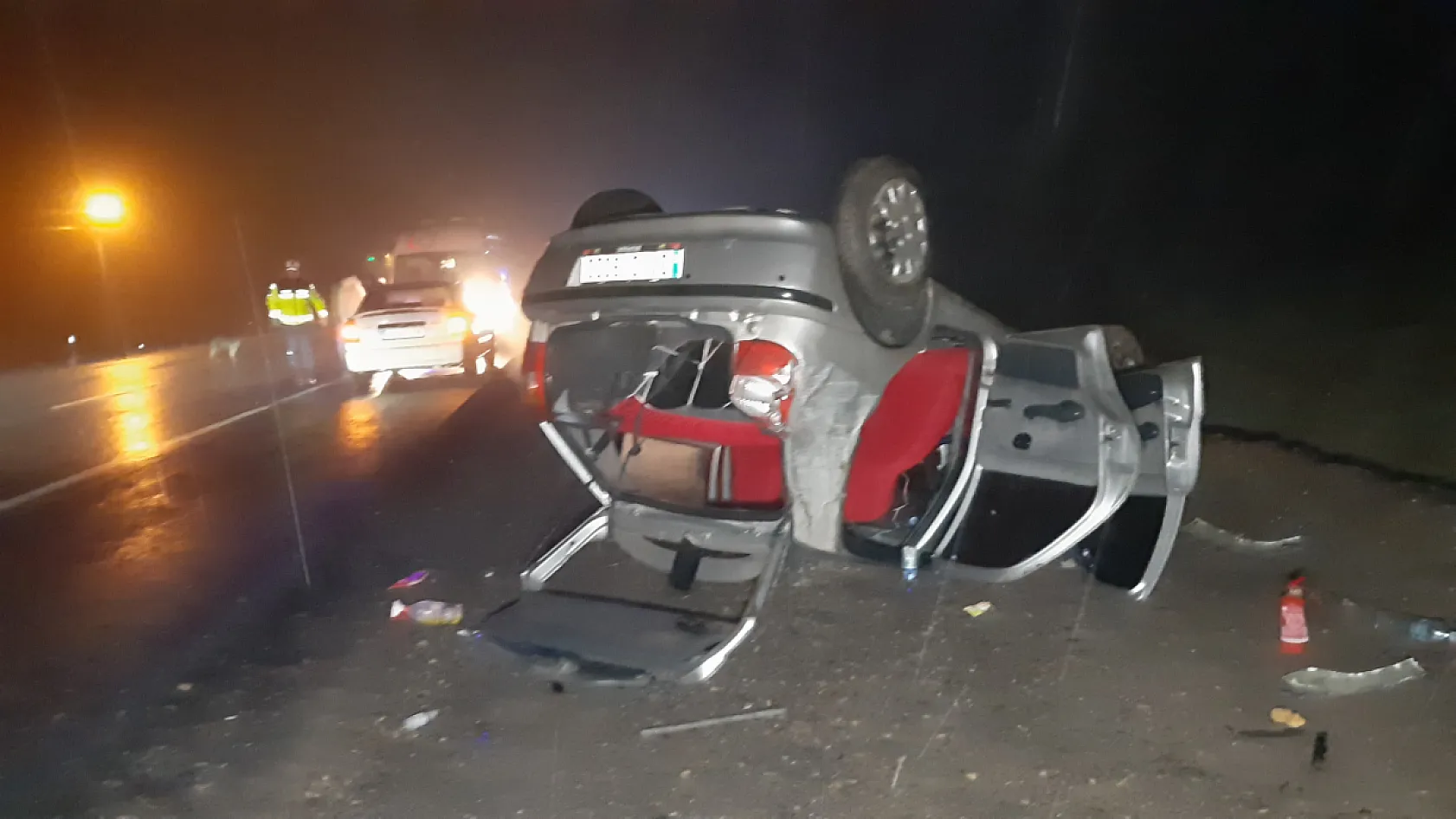 Takla atan otomobil ters döndü: 1'i bebek 4 yaralı