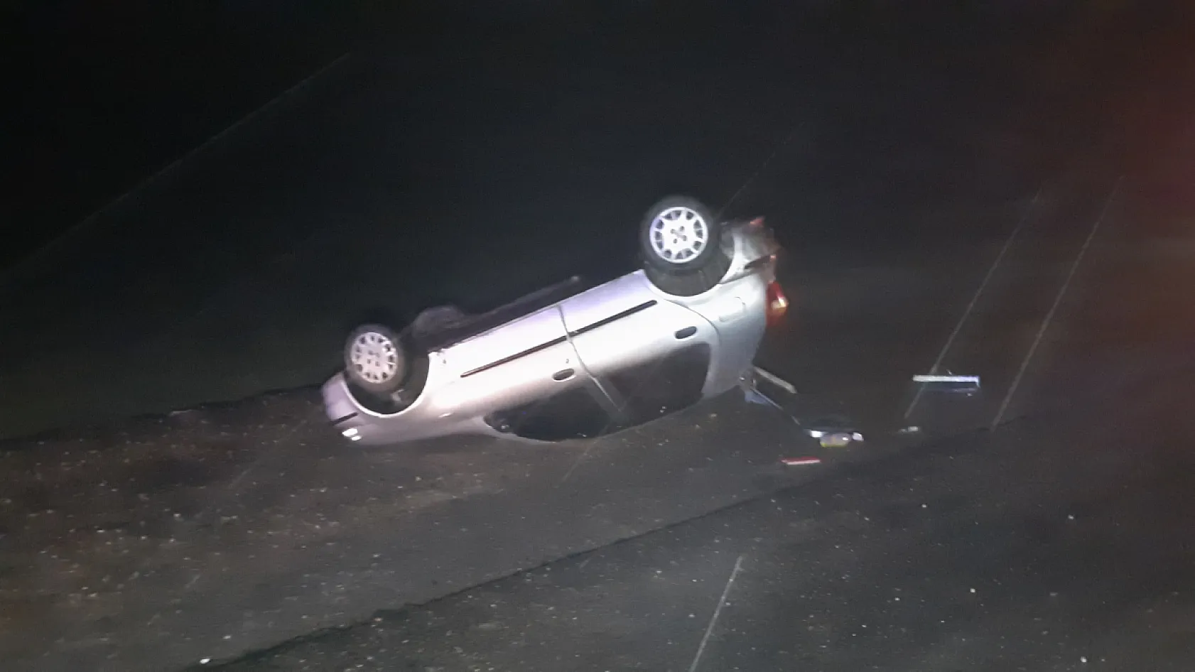 Takla atan otomobil ters döndü: 1'i bebek 4 yaralı