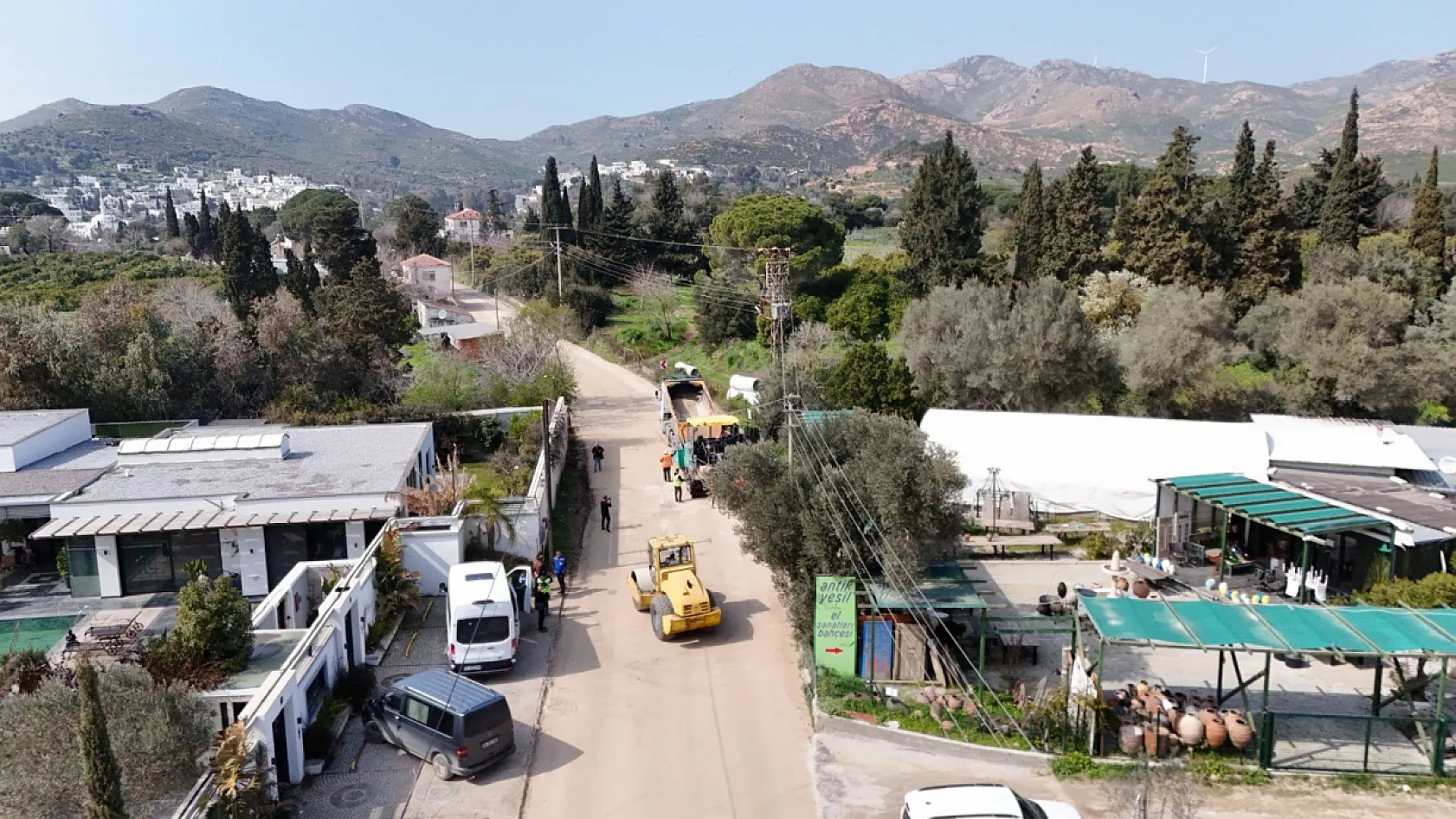 Büyükşehir'in Bodrum'da 28 milyonluk yol çalışmaları devam ediyor