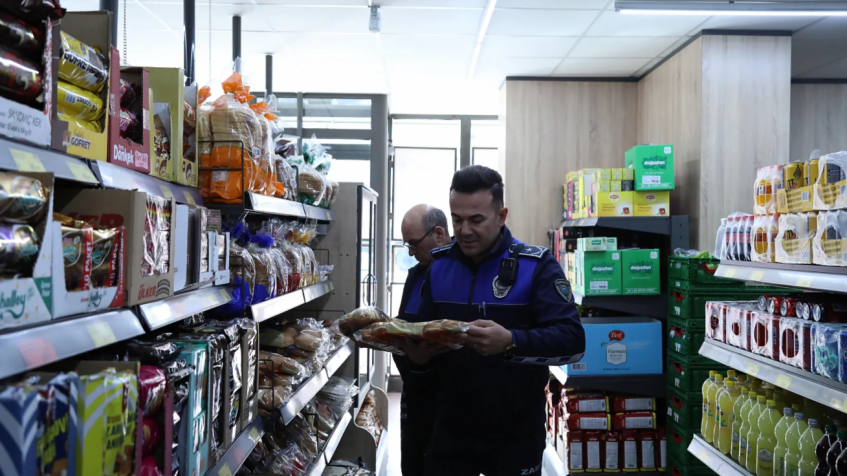 Marmaris'te zabıtadan market denetimi