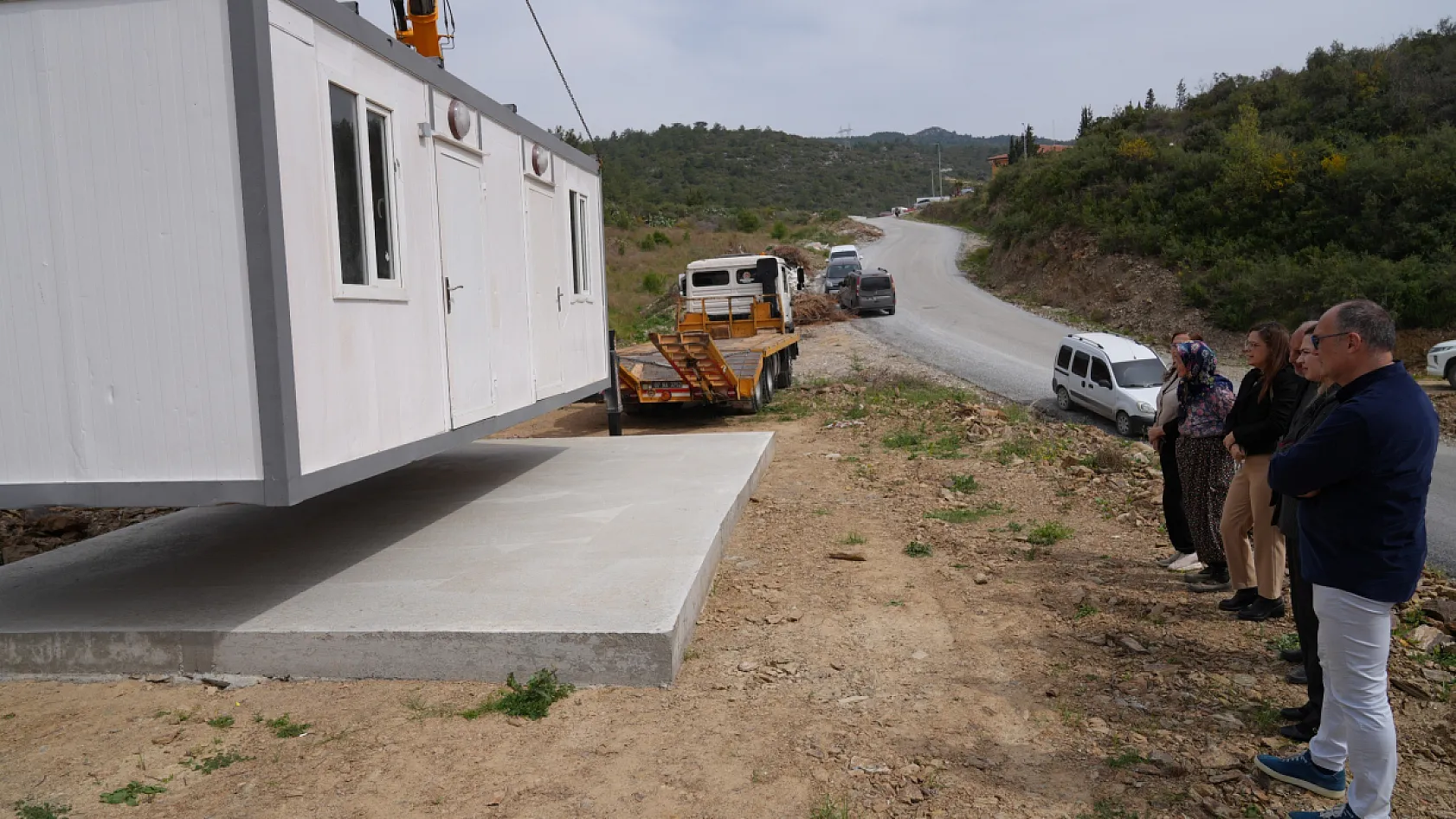 Zor şartlar altında yaşayan vatandaşa konteyner ev hediye edildi