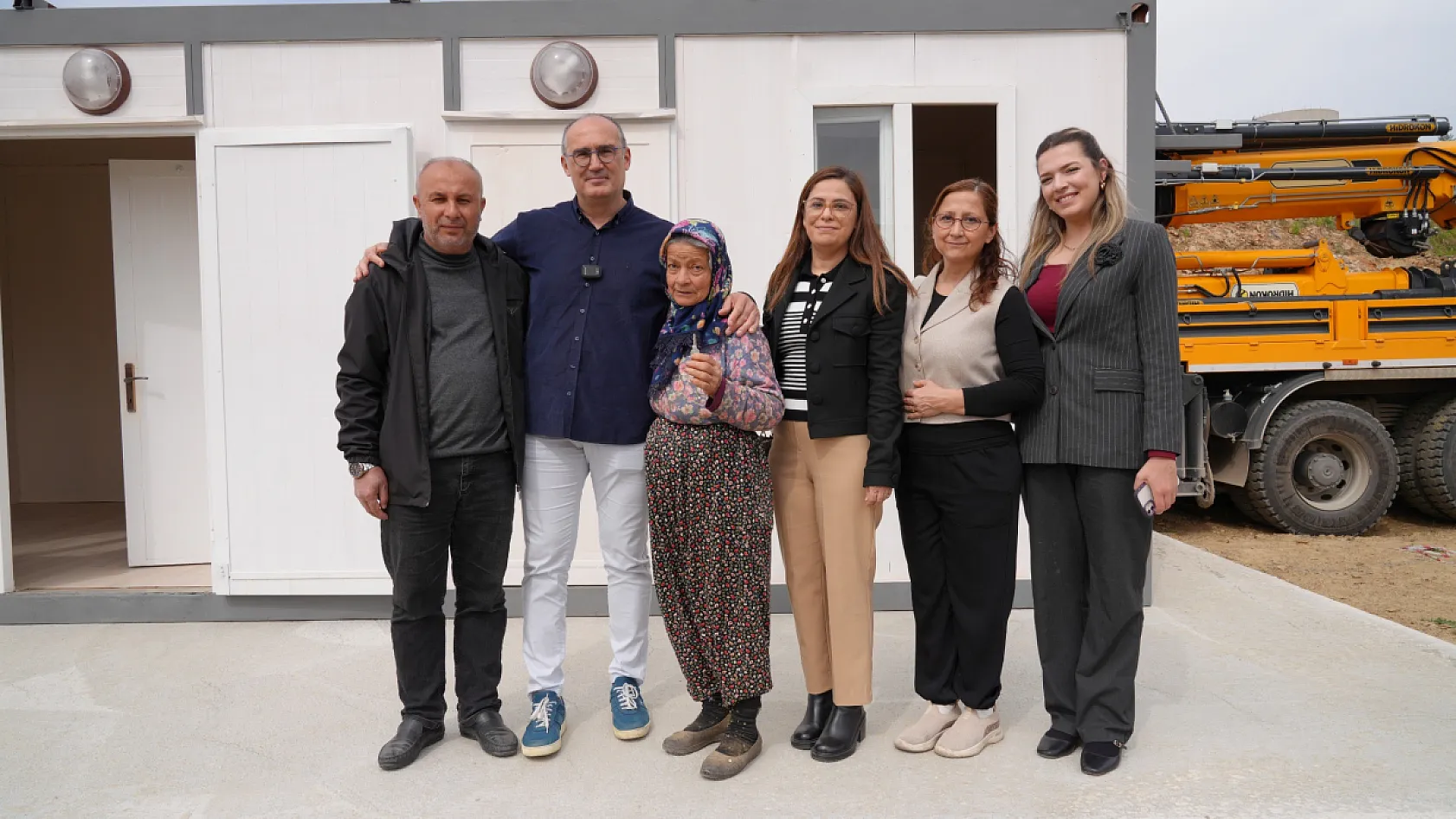 Zor şartlar altında yaşayan vatandaşa konteyner ev hediye edildi