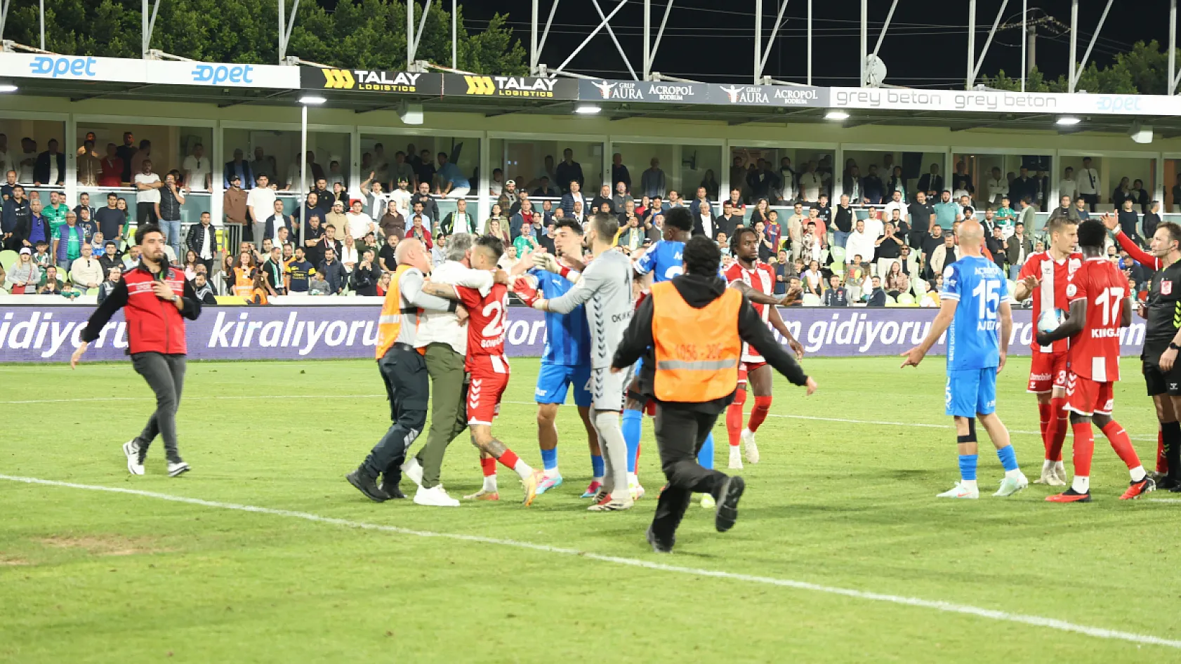 Bodrum FK - Samsunspor maçının son dakikalarında gergin anlar