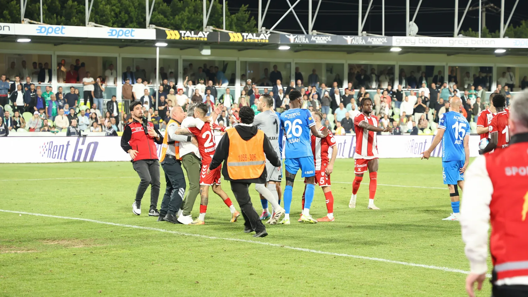 Bodrum FK - Samsunspor maçının son dakikalarında gergin anlar