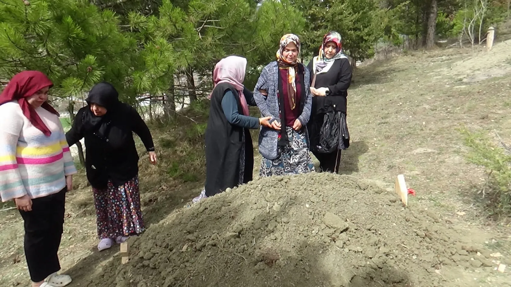 26 yıldır gözü gibi baktığı engelli oğlunu kaybeden anne, 'Yılın Annesi' seçildi