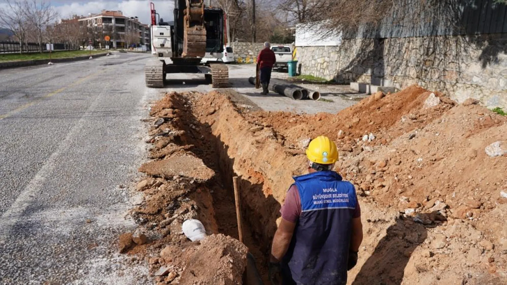Karabağlar Yaylası girişinde içme suyu hat yenilemesi yapılıyor
