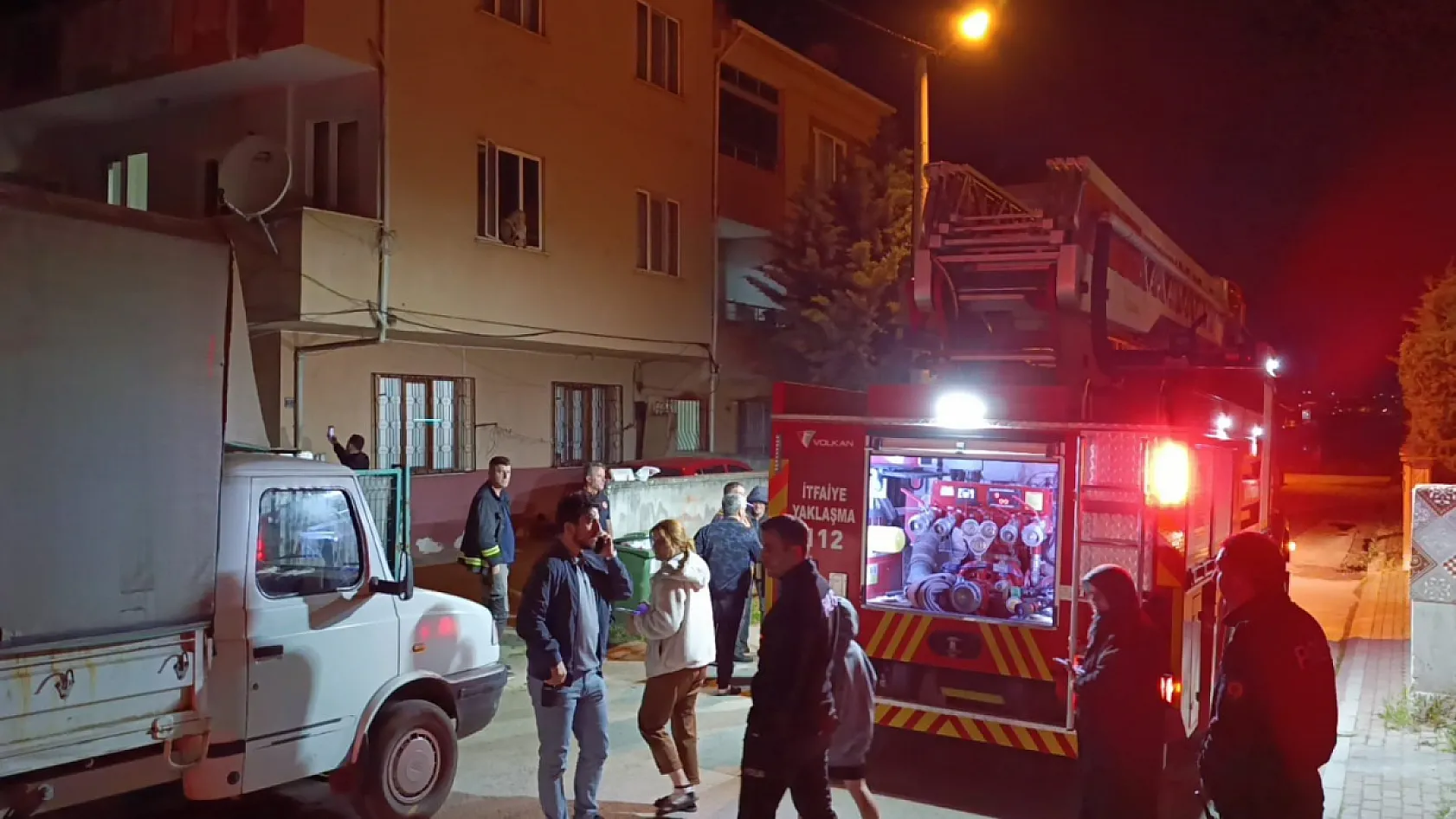 Korku dolu anlar: Eski eşinin evini molotofkokteyli attı