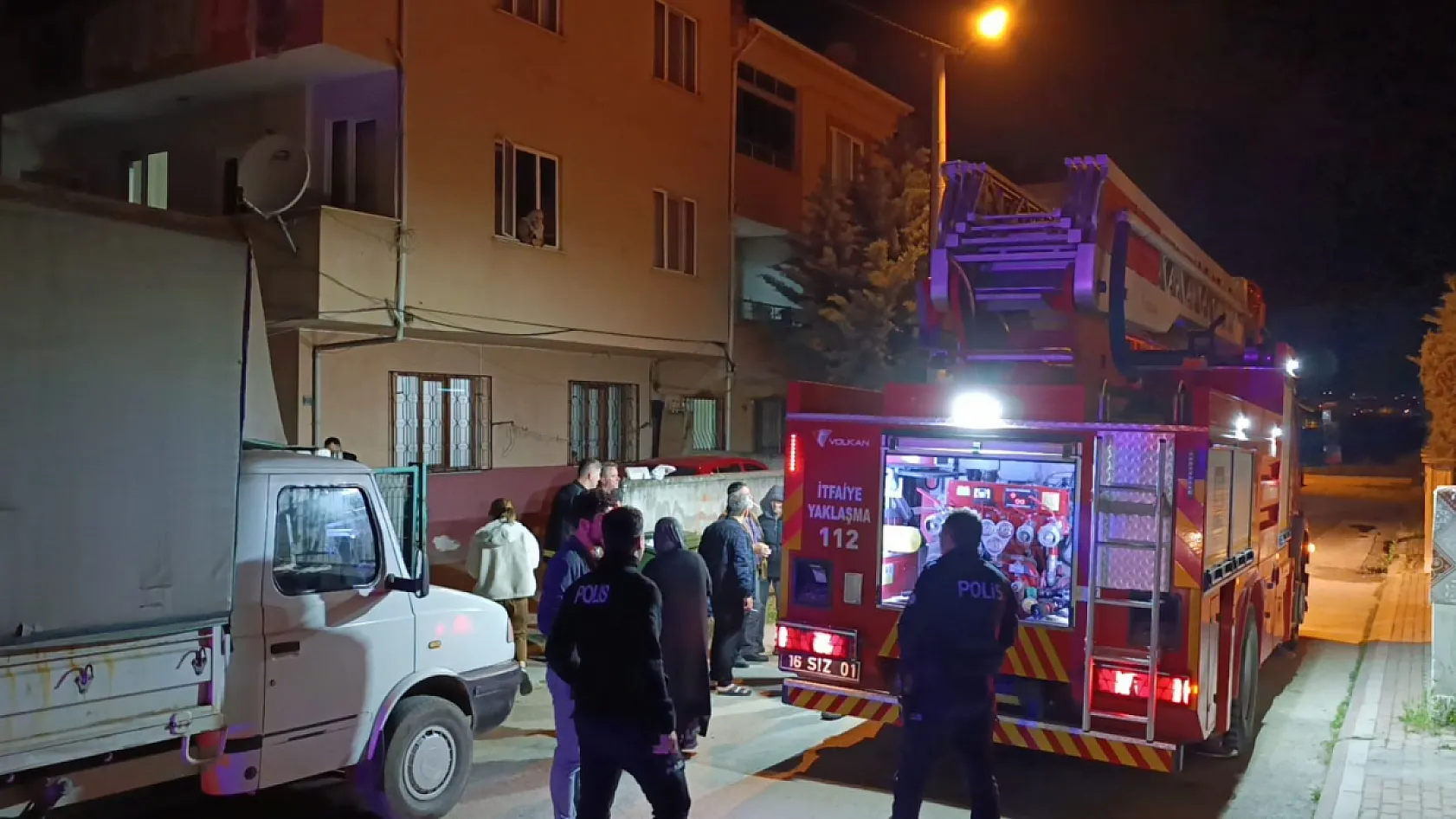 Korku dolu anlar: Eski eşinin evini molotofkokteyli attı