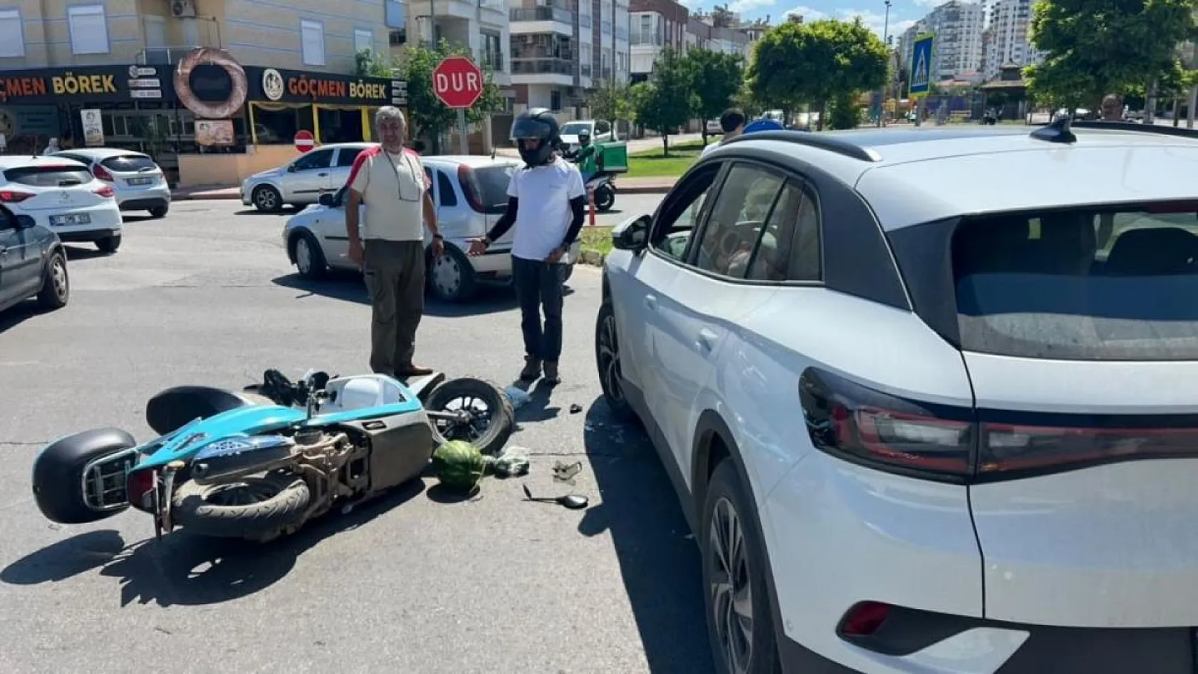 Çocuklarını okuldan almak için yola çıkan anne, motosikletiyle karıştığı kazada hayatını kaybetti