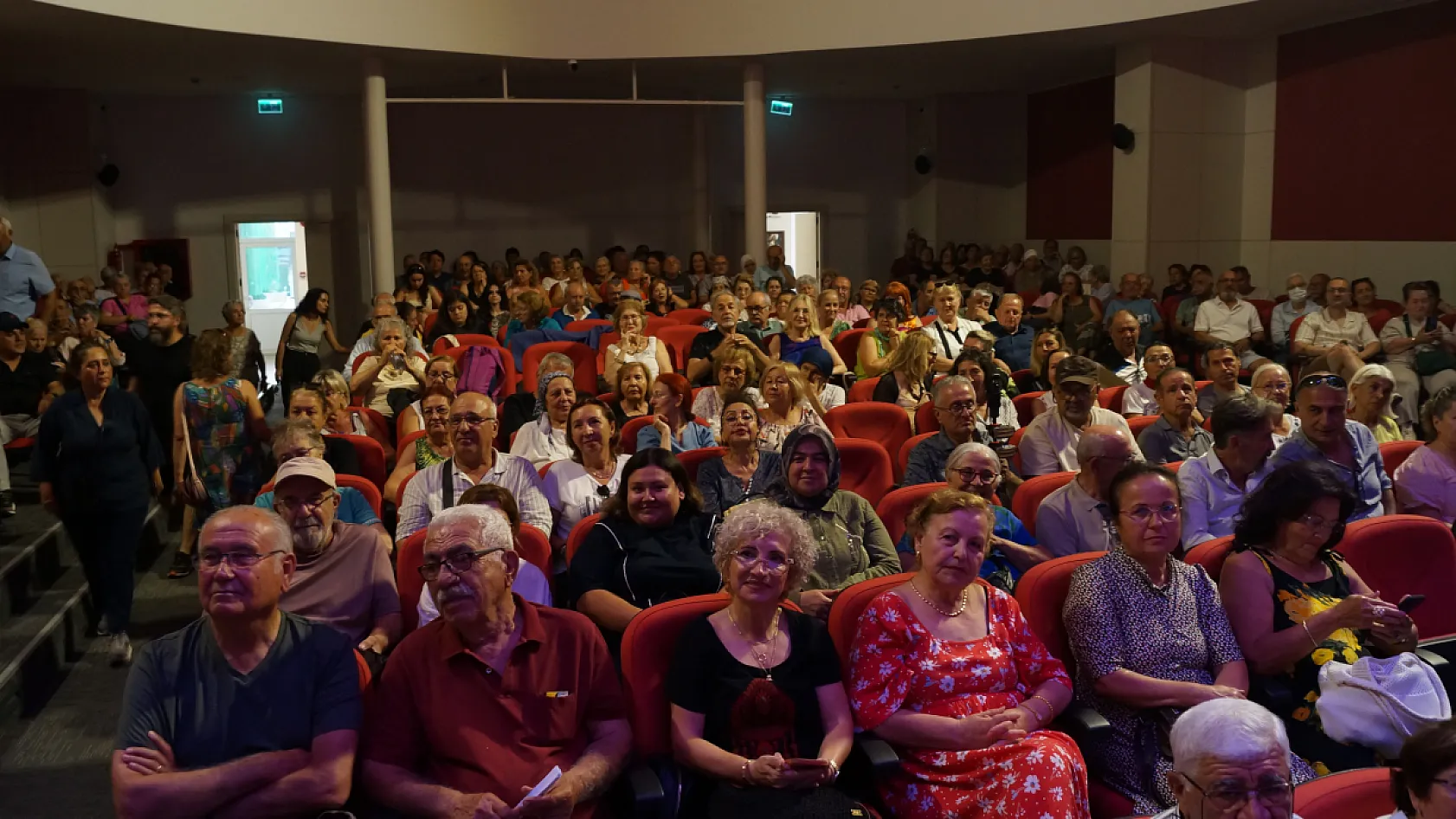 Fethiye'de Birleşik Emekliler Sendikası Türk Müziği Korosundan Unutulmaz Konser
