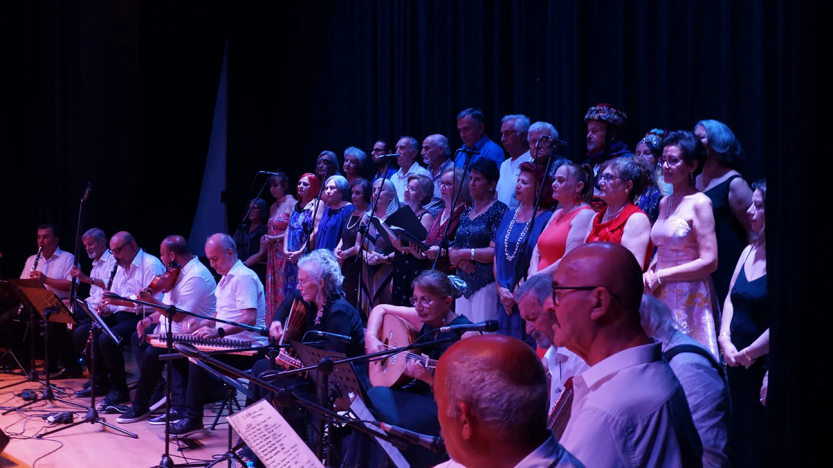 Fethiye'de Birleşik Emekliler Sendikası Türk Müziği Korosundan Unutulmaz Konser