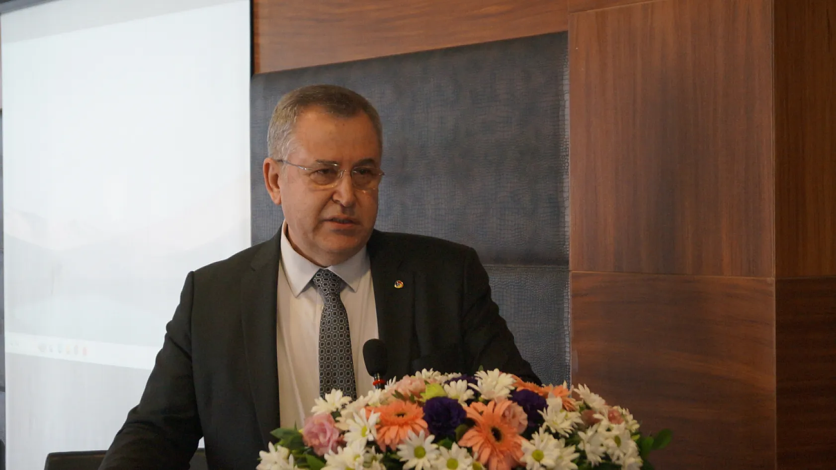 Fethiye'de 'Tarımda Kadın Eli Eğitim ve Çalıştayı' yoğun katılımla başladı