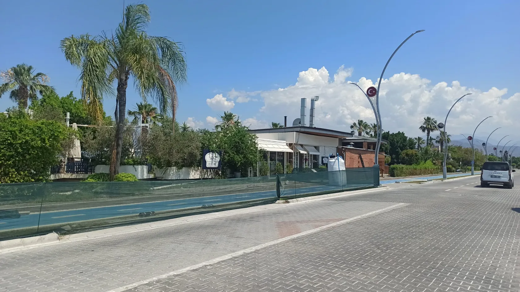 Fethiye 2. Etap Sahil Bandı'nda tartan pist yenileniyor