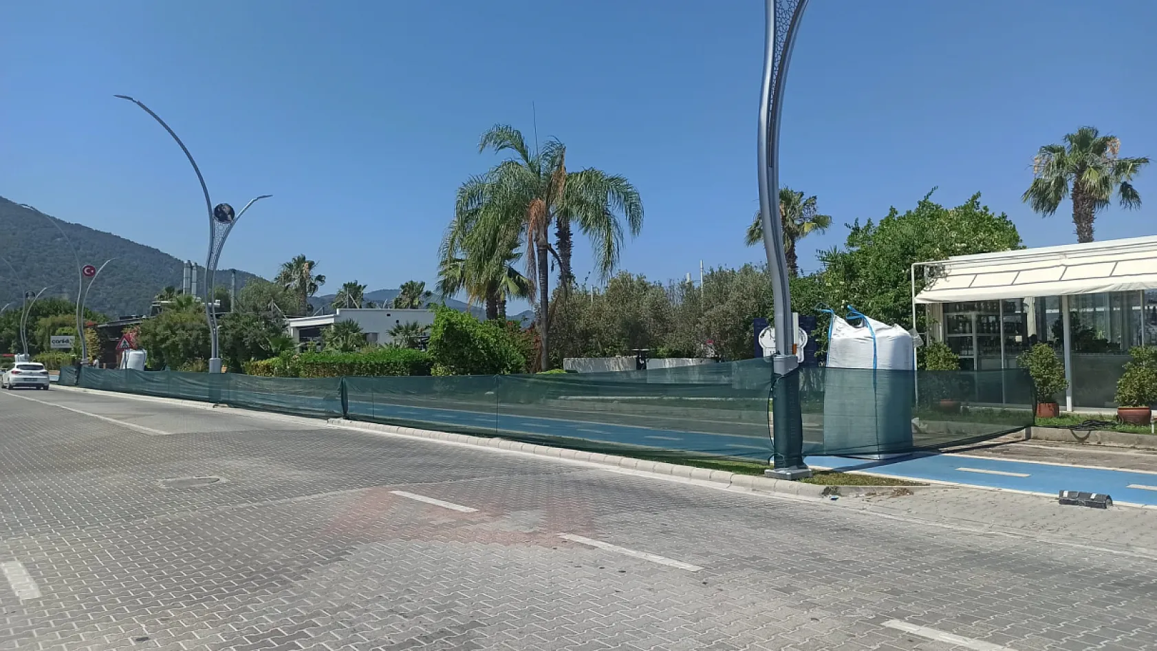 Fethiye 2. Etap Sahil Bandı'nda tartan pist yenileniyor