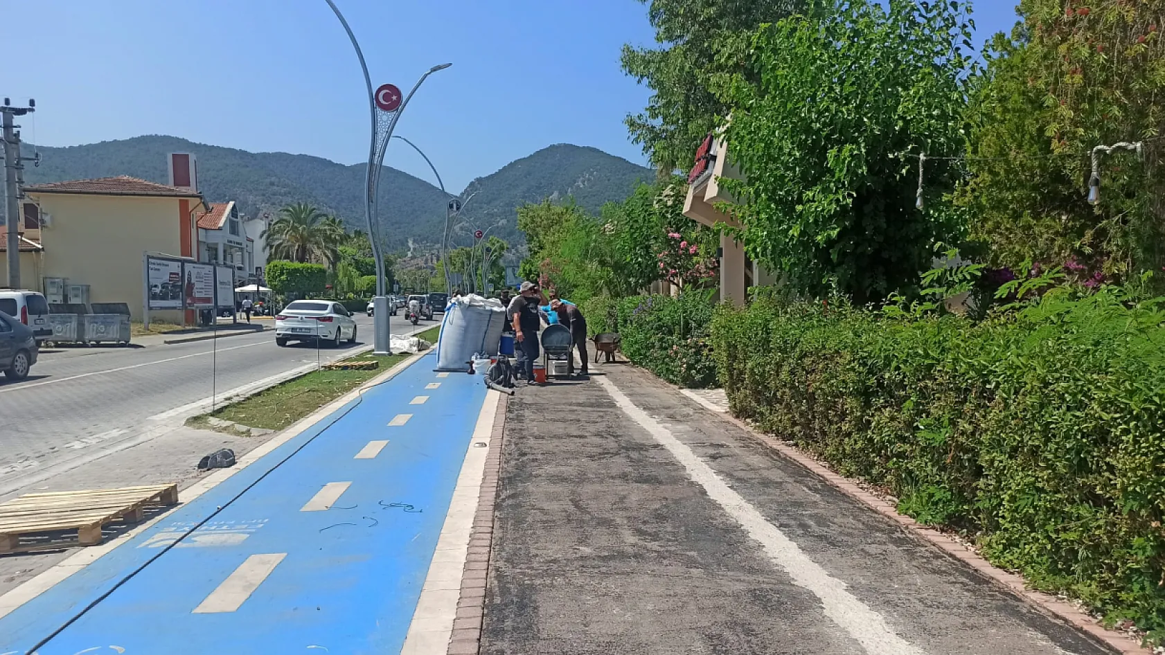 Fethiye 2. Etap Sahil Bandı'nda tartan pist yenileniyor