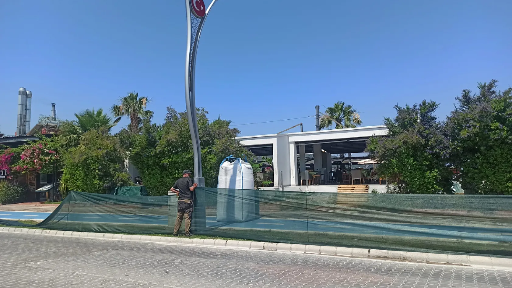 Fethiye 2. Etap Sahil Bandı'nda tartan pist yenileniyor
